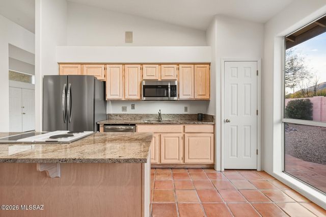5590 N Waterfield Drive, Tucson, AZ 85750