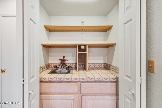 5590 N Waterfield Drive, Tucson, AZ 85750