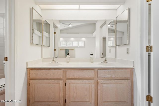 5590 N Waterfield Drive, Tucson, AZ 85750