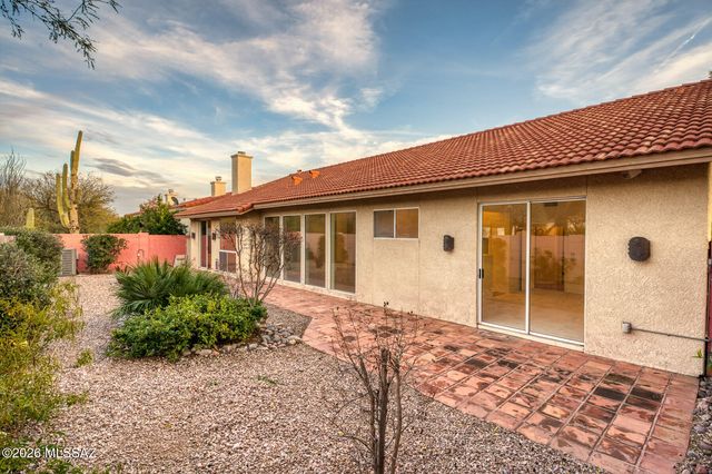 5590 N Waterfield Drive, Tucson, AZ 85750