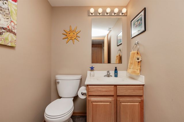 4160 100th Street 17, Urbandale, IA 50322