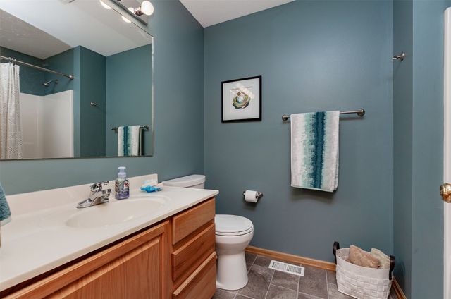 4160 100th Street 17, Urbandale, IA 50322