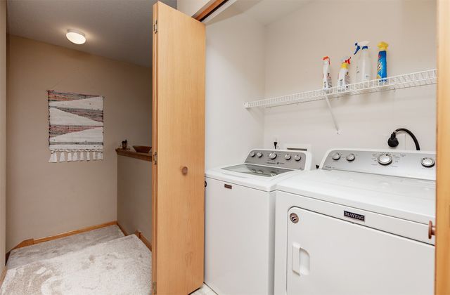 4160 100th Street 17, Urbandale, IA 50322