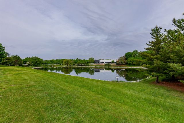 4160 100th Street 17, Urbandale, IA 50322