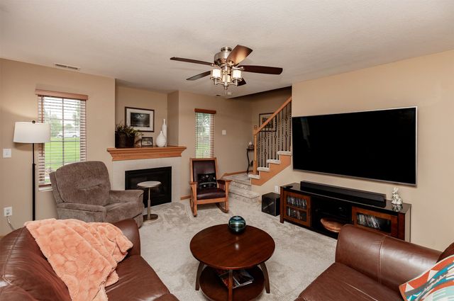 4160 100th Street 17, Urbandale, IA 50322