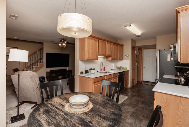 4160 100th Street 17, Urbandale, IA 50322