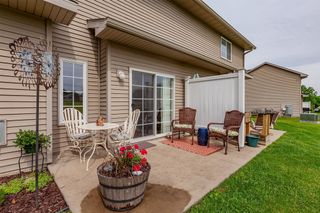 4160 100th Street 17, Urbandale, IA 50322
