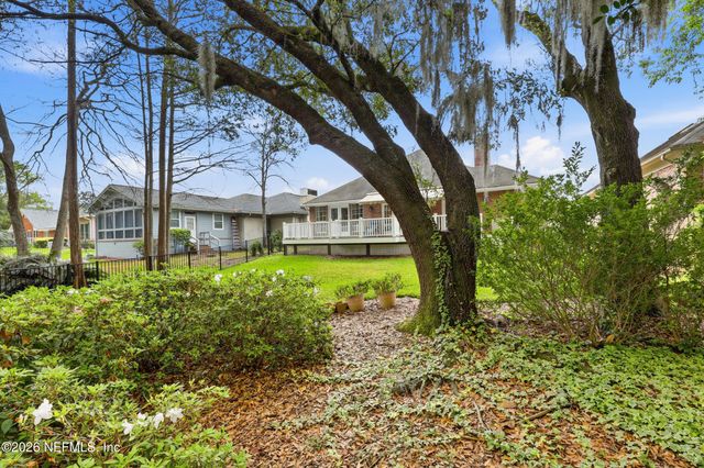 8242 SHADE TREE Court, Jacksonville, FL 32256