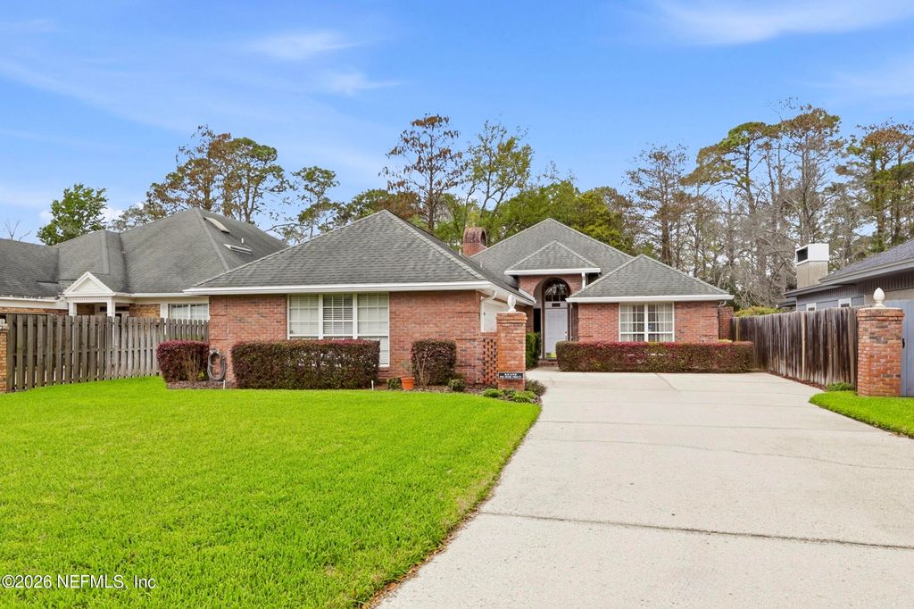 8242 SHADE TREE Court, Jacksonville, FL 32256