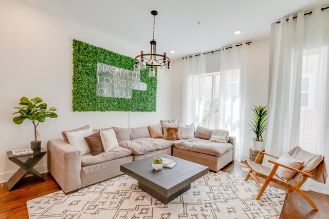 2001 Convent Pl Apt 10, Nashville, TN 37212