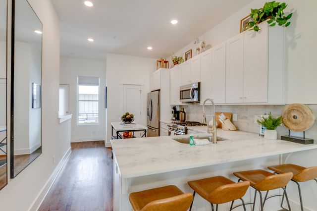 2001 Convent Pl Apt 10, Nashville, TN 37212