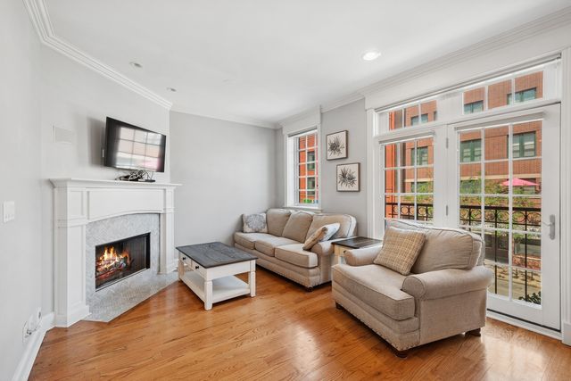 2730 N Lincoln Avenue 2, Chicago, IL 60614
