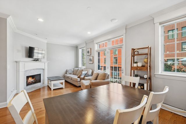 2730 N Lincoln Avenue 2, Chicago, IL 60614