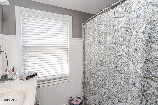 2340 Beaufort Avenue, Toledo, OH 43613