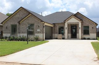 154 Wyndemere, Montgomery, TX 77356