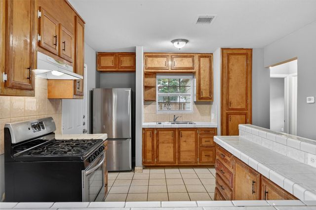 1315 E 33rd Street, Houston, TX 77022