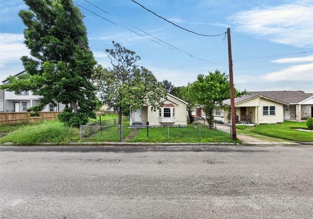 1315 E 33rd Street, Houston, TX 77022