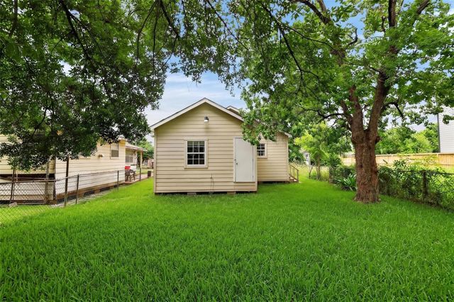1315 E 33rd Street, Houston, TX 77022