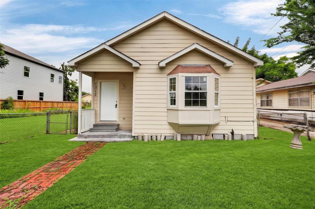 1315 E 33rd Street, Houston, TX 77022