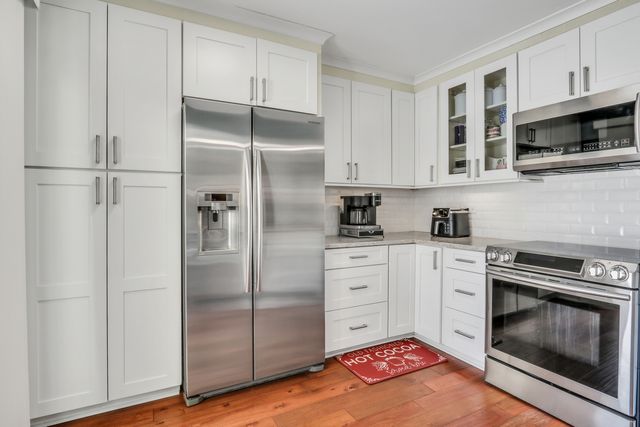 705 COLBY Court, Gurnee, IL 60031