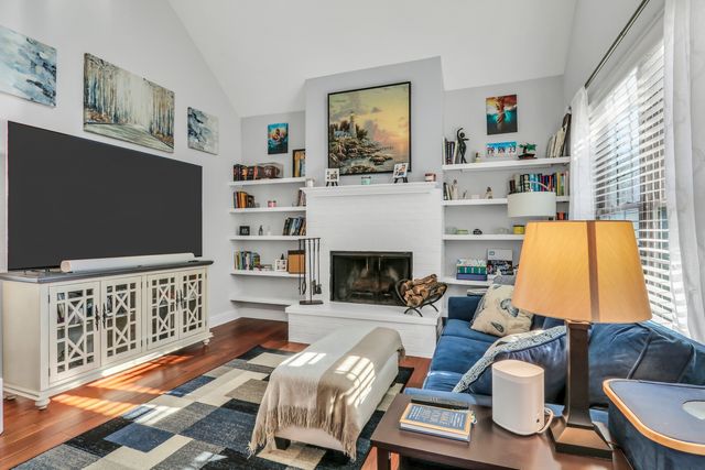 705 COLBY Court, Gurnee, IL 60031