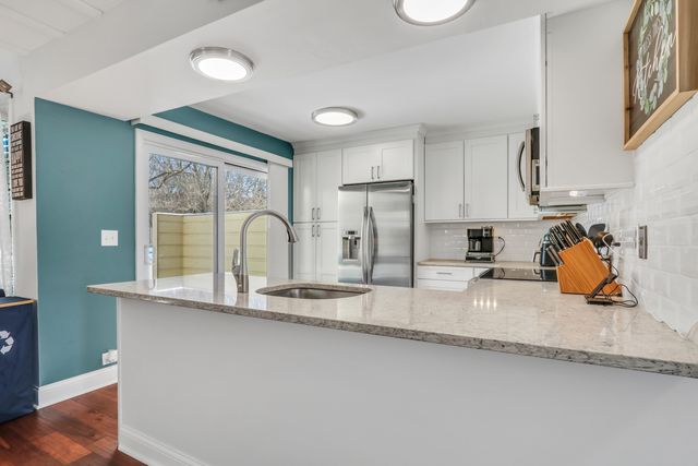 705 COLBY Court, Gurnee, IL 60031