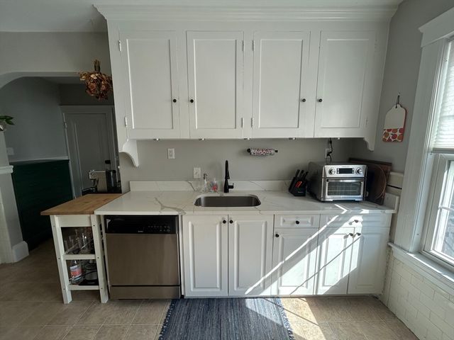 18 Ropes St 2R, Salem, MA 01970