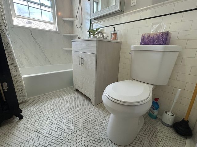 18 Ropes St 2R, Salem, MA 01970