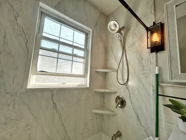18 Ropes St 2R, Salem, MA 01970
