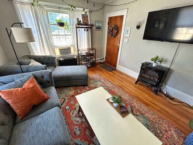 18 Ropes St 2R, Salem, MA 01970
