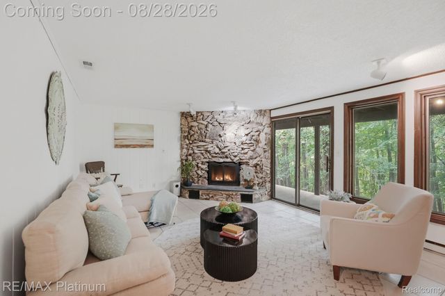 2420 Shagbark, Milford Charter Township, MI 48380