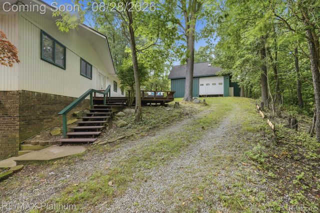 2420 Shagbark, Milford Charter Township, MI 48380