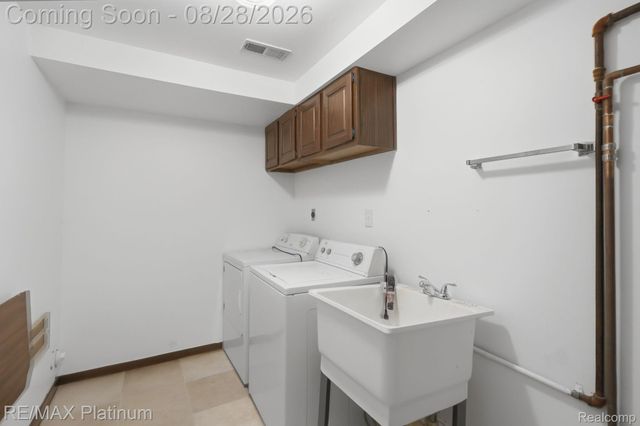 2420 Shagbark, Milford Charter Township, MI 48380