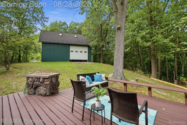 2420 Shagbark, Milford Charter Township, MI 48380