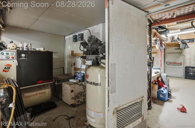 2420 Shagbark, Milford Charter Township, MI 48380