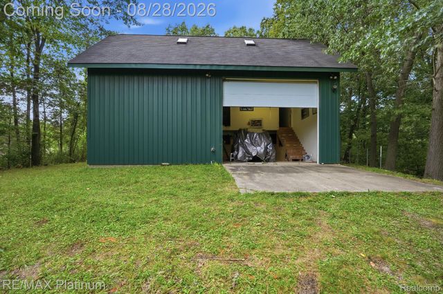 2420 Shagbark, Milford Charter Township, MI 48380