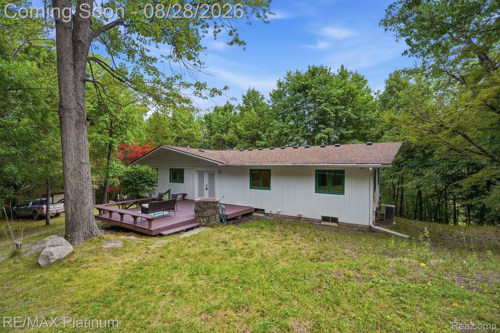 2420 Shagbark, Milford Charter Township, MI 48380