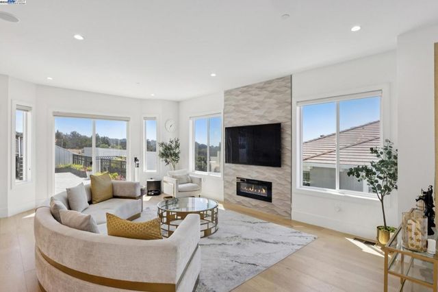 3606 Sarita St, Hayward, CA 94542