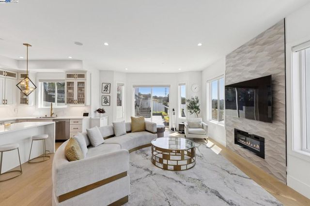 3606 Sarita St, Hayward, CA 94542