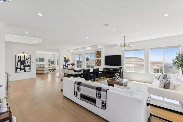 3606 Sarita St, Hayward, CA 94542