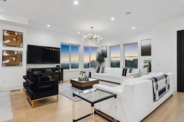 3606 Sarita St, Hayward, CA 94542