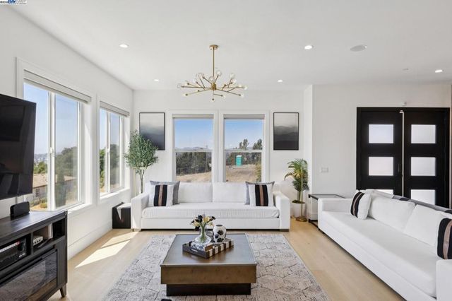 3606 Sarita St, Hayward, CA 94542