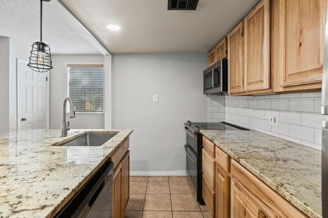 24 Marina CIR, Wimberley, TX 78676