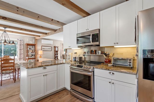 10 Town House Road, New Hampton, NH 03256