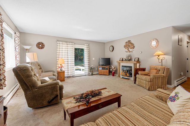 10 Town House Road, New Hampton, NH 03256