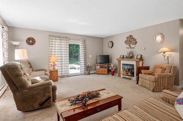 10 Town House Road, New Hampton, NH 03256