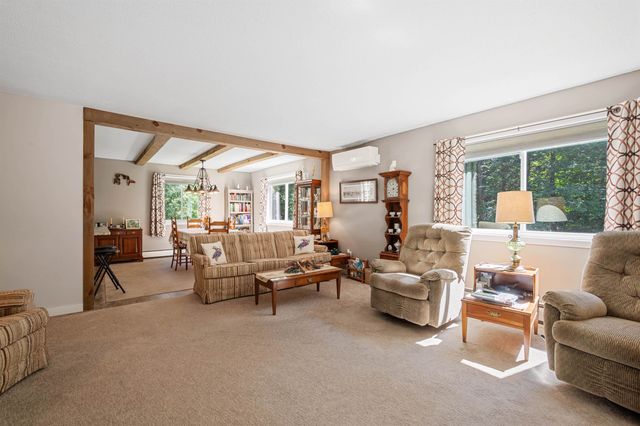 10 Town House Road, New Hampton, NH 03256