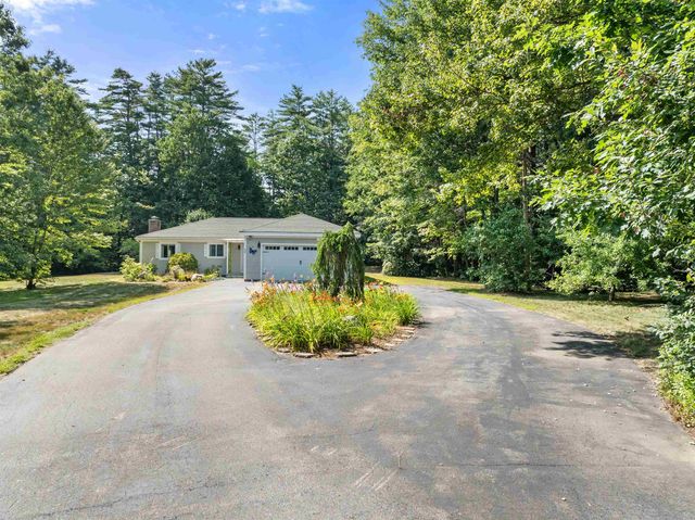 10 Town House Road, New Hampton, NH 03256