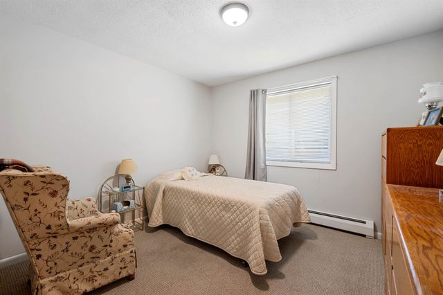 10 Town House Road, New Hampton, NH 03256