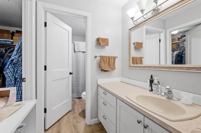 10 Town House Road, New Hampton, NH 03256